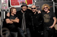 E’ da poco uscito il nuovo album dei Chickenfoot intitolato:”Chickenfoot”