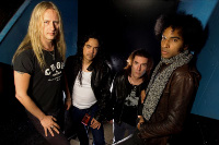 E’ uscito il nuovo album degli Alice in Chains intitolato:”Black Give Way to Blue”