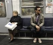 Marco Mengoni canta in metro’ a Milano e vuole fare l’ attore